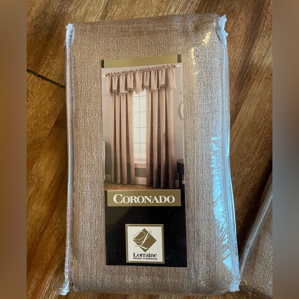 🔴NEW🔴, Curtains, Lorraine Home, Two (2) Panels, One (1) Scalloped Beaded Valance - Picture 2 of 5
